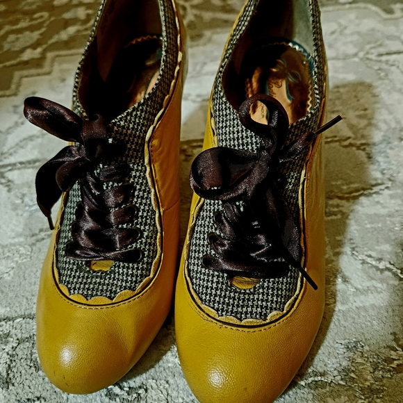 Poetic License Yellow Leather & Houndstooth Lace-Up Loafers - Picture 3 of 10